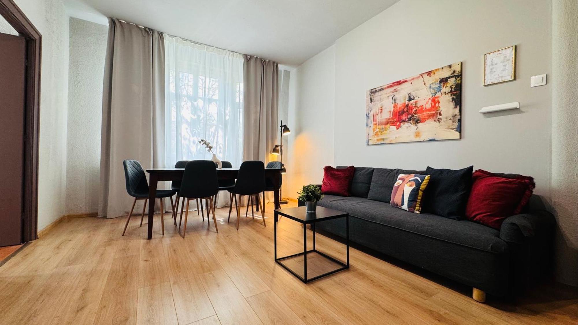 Ideal Home - Spacious & Modern Accommodation Near Unirii Square Boekarest Buitenkant foto