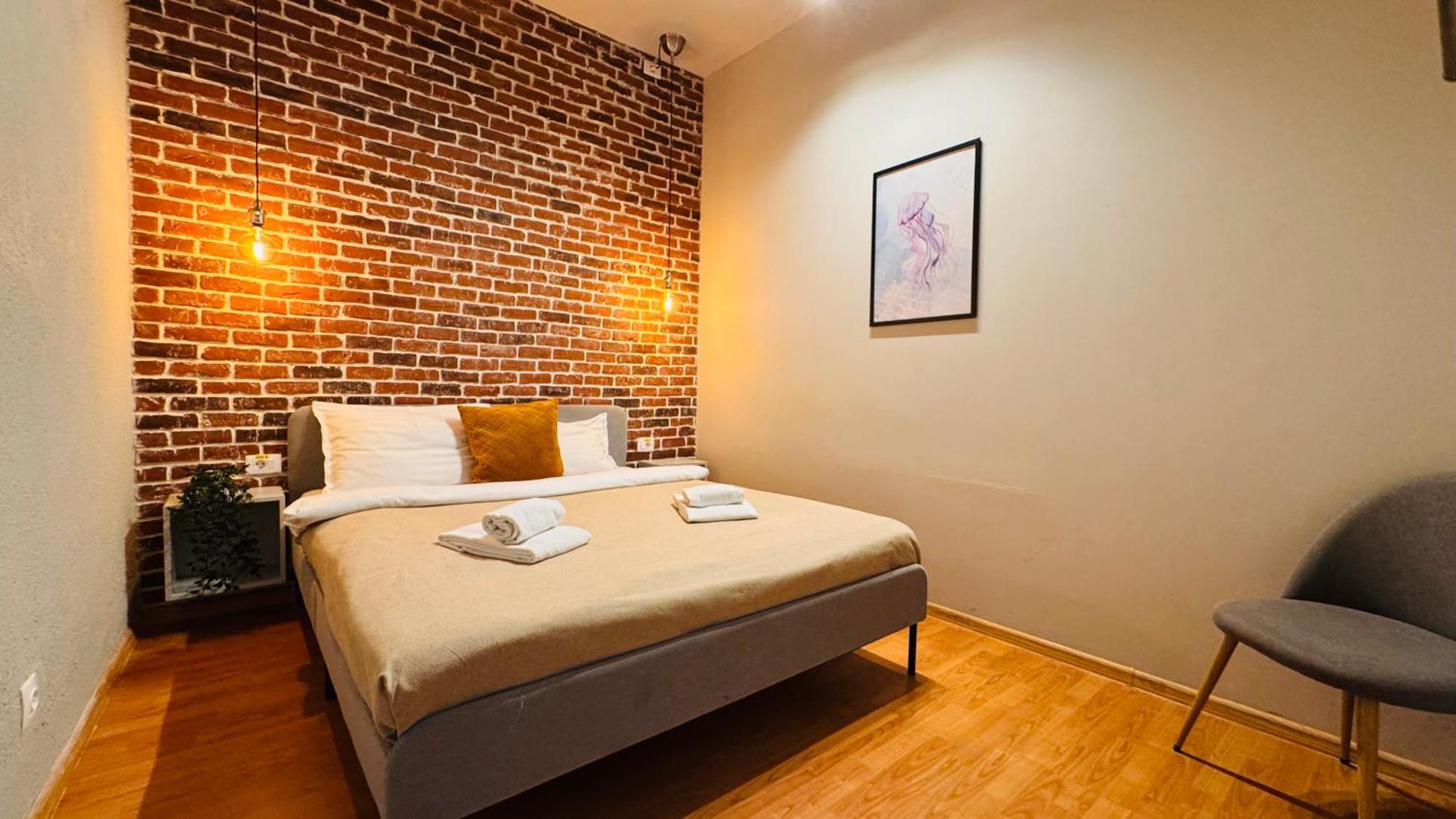Ideal Home - Spacious & Modern Accommodation Near Unirii Square Boekarest Buitenkant foto