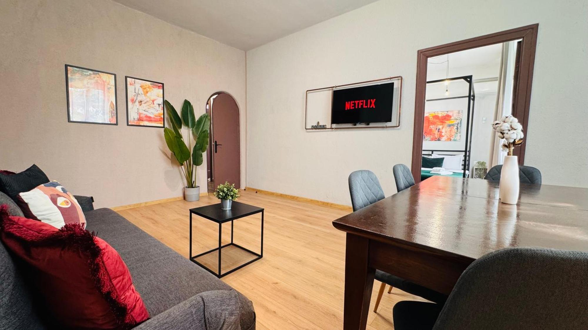 Ideal Home - Spacious & Modern Accommodation Near Unirii Square Boekarest Buitenkant foto