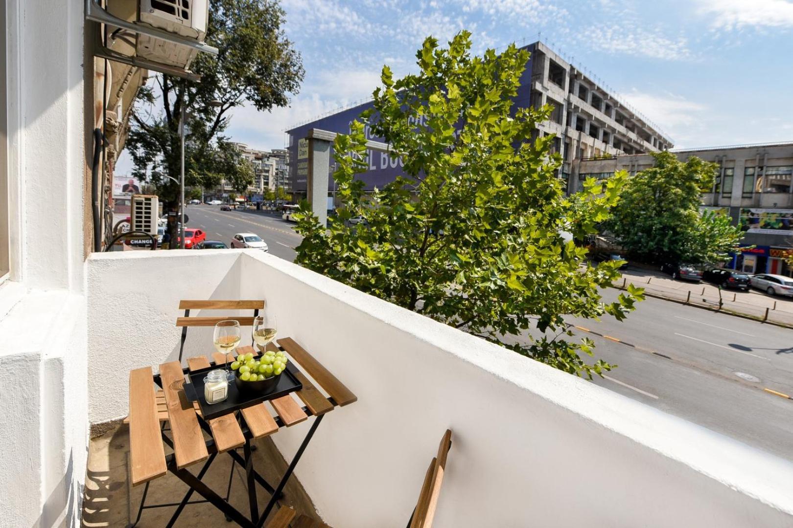 Ideal Home - Spacious & Modern Accommodation Near Unirii Square Boekarest Buitenkant foto